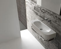 Lavabo sospeso / in ceramica / ovale / moderno