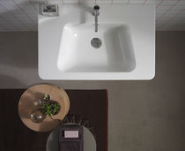 Lavabo sospeso / in ceramica / con piano...