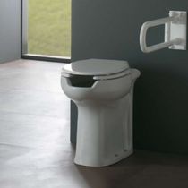 WC da appoggio / in ceramica / per disabili