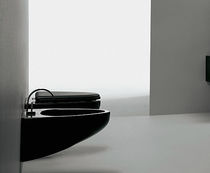 Bidet sospeso / in ceramica
