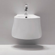 Bidet sospeso / in ceramica