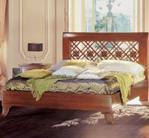 Letto matrimoniale / classico / in ciliegio...