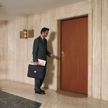 Porta d'ingresso / in legno / battente /...