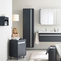 Mobiletto a rotelle da bagno