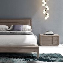 Comodino moderno / in legno massiccio /...