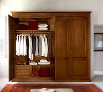 Armadio classico / in legno massiccio /...