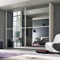 Armadio moderno / in legno massiccio / a...