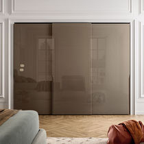 Armadio moderno / in legno laccato brillante...