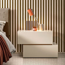Comodino moderno / in legno laccato / rettangolare...