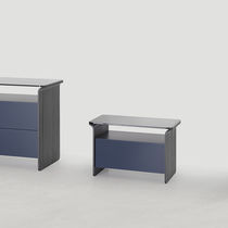 Comodino moderno / in legno compensato /...