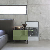 Comodino moderno / in legno laccato / in...