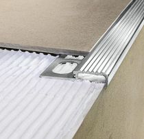 Profilo per gradini in alluminio / antiscivolo