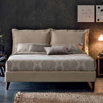 Letto matrimoniale / moderno / imbottito...