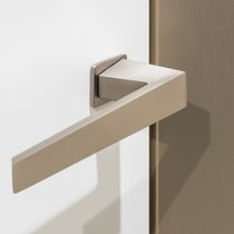 Maniglia per porta / in ottone / moderna...