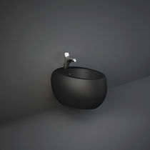 Bidet sospeso / in ceramica