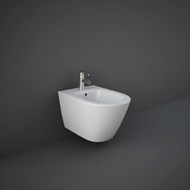 Bidet sospeso / in ceramica