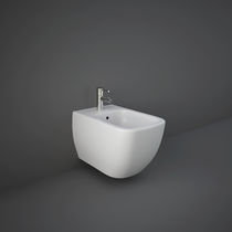Bidet sospeso / in ceramica