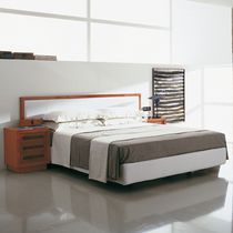 Letto matrimoniale / moderno / con comodini...