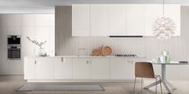 Cucina moderna / in legno / con maniglia...