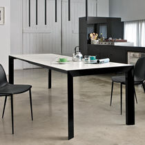 Tavolo moderno / in legno laccato / impiallacciato...