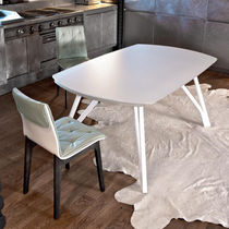 Tavolo moderno / in legno laccato / in metallo...