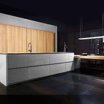 Cucina moderna / in noce / in cemento /...