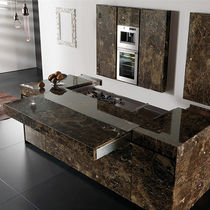 Cucina moderna / in marmo / con isola /...