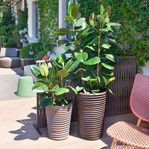 Vaso da giardino in polietilene / conico
