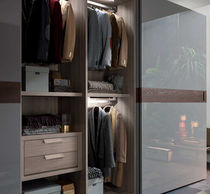 Armadio moderno / in legno laccato / in...