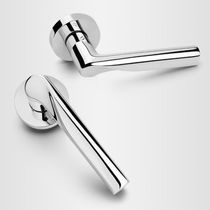 Maniglia per porta / in ottone / moderna