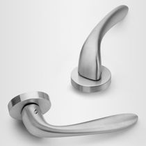 Maniglia per porta / in ottone / moderna