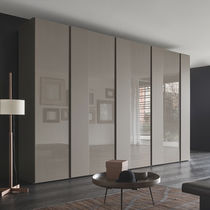 Armadio moderno / in legno laccato brillante...