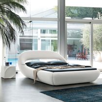 Letto matrimoniale / moderno / imbottito...