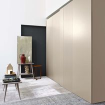 Armadio moderno / in legno / in legno laccato...