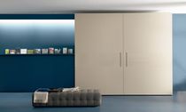Armadio moderno / in legno / con ante battenti