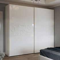 Armadio moderno / in legno laccato / a porte...