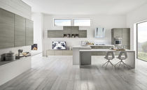 Cucina moderna / in legno / con impugnature