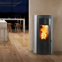 Stufa a pellet / 0 - 5 kW / 9 kW / moderna