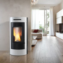 Stufa a pellet / 0 - 5 kW / 9 kW / moderna