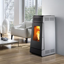 Stufa a pellet / 0 - 5 kW / 12 kW / moderna