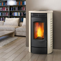 Stufa a legna / a pellet / 0 - 5 kW / 12...