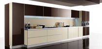 Cucina moderna / in legno / laccata / opaca