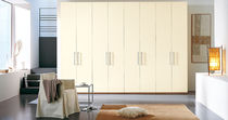 Armadio moderno / in legno / in legno laccato...