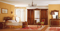 Letto matrimoniale / classico / in legno