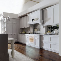 Cucina moderna / in legno / con isola /...