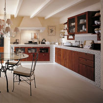 Cucina in stile rustico / in castagno /...