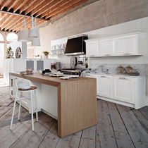 Cucina classica / in rovere / in legno laccato...