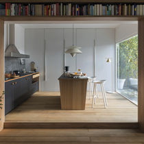 Cucina moderna / in legno / con isola /...