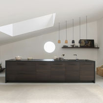 Cucina moderna / in legno / con isola /...