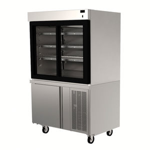 vetrina refrigerata con scaffali